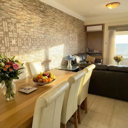 Davinci Seaview 2bdr Makenzy Apartment