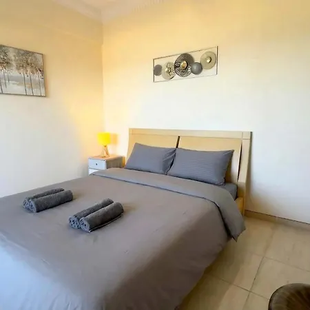 Davinci Seaview 2bdr Makenzy Apartment *